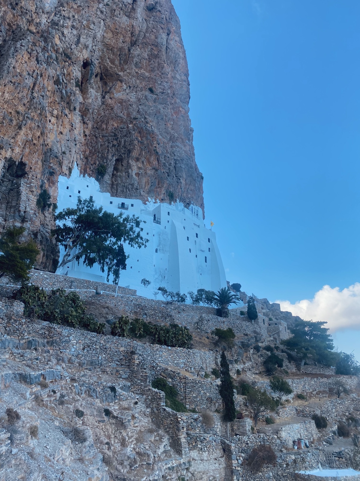 Felsenkloster und Steilküste auf Amorgos