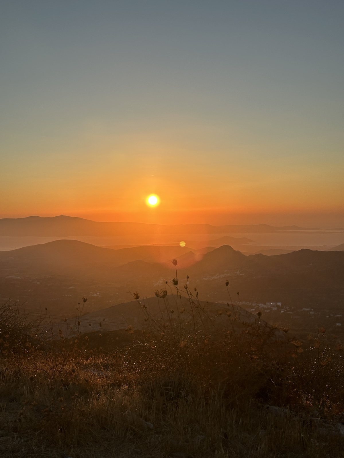 Sonnenuntergang über den Hügeln von Naxos